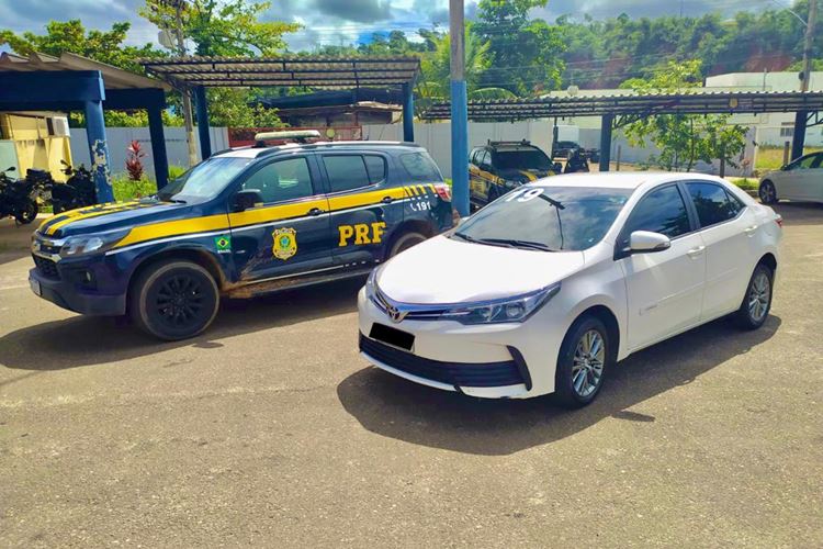 Condutor é preso pela Polícia Rodoviária Federal com Corolla roubado