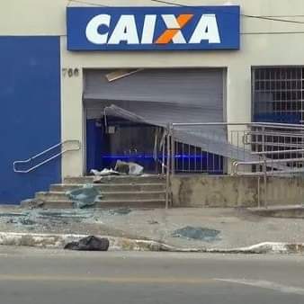Bandidos explodem agência da Caixa em Jardim Primavera PMs reagem ,e tiros atingem apartamentos