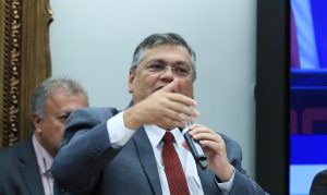 Dino exige de redes sociais retirada de mensagens de ameaça a escolas