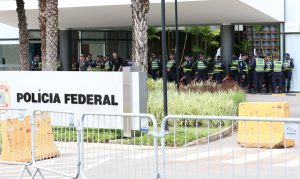 Bolsonaro chega à Polícia Federal para depor sobre joias sauditas