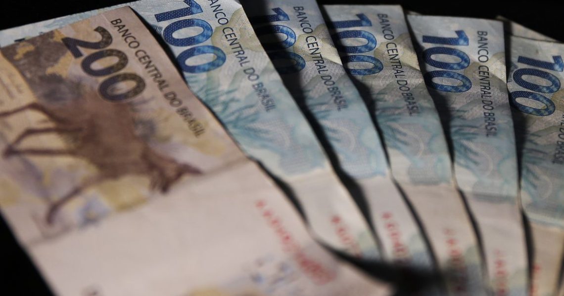 Governo propõe salário mínimo de R$ 1.389 em 2024, sem aumento real