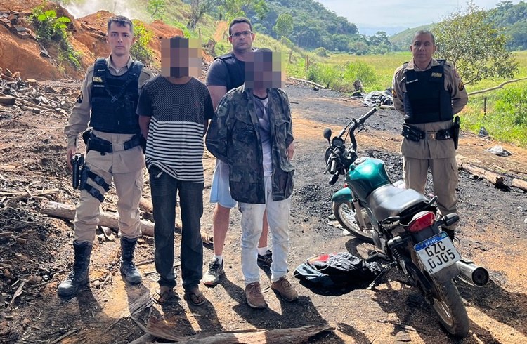 Dupla é flagrada com motocicleta furtada e acaba presa na Zona Rural de Barão do Monte Alto