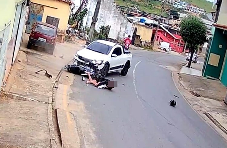 Muriaé: Colisão entre motocicleta e pick-up deixa motoboy gravemente ferido no bairro Santana