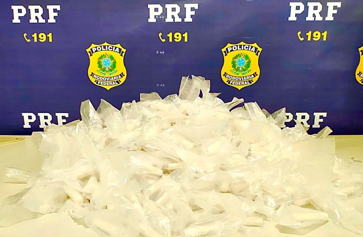 Leopoldina: jovem é preso com mais de 700 pinos de cocaína dentro de ônibus com destino a Cataguases