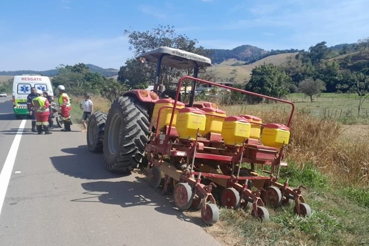 Fatalidade: homem morre após cair de trator e ser atropelado próximo a Sapucaia na BR-116