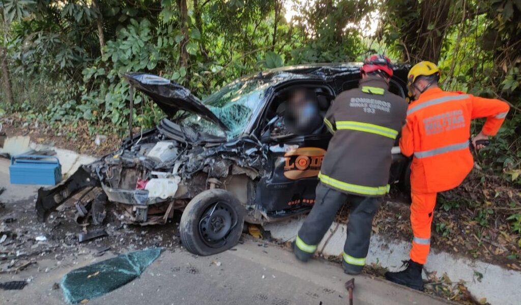 Acidente entre dois veículos na BR-356 deixa três feridos