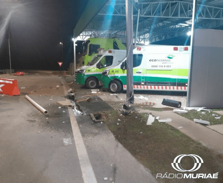Veículo atinge base da EcoRioMinas próximo a Divino e passageiro fica ferido