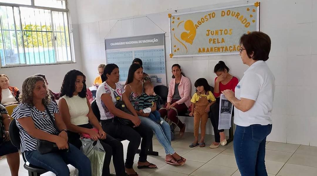 Saúde realiza sala de espera para abordar tema de campanha Agosto dourado 