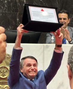 Jair Bolsonaro recebeu título de cidadão honorário de MG na assembleia de Minas 