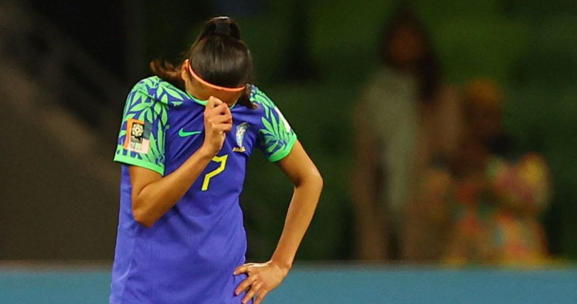 Sem inspiração, Brasil fica no 0 a 0 contra Jamaica e dá adeus à Copa