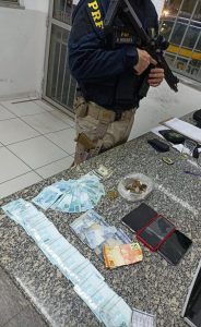 PRF localiza e prende foragido da Justiça durante fiscalização na BR 116 em Manhuaçu (MG)