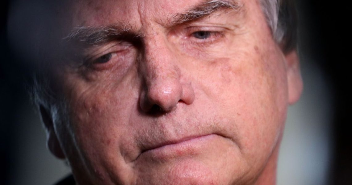 Defesa de Bolsonaro afirma que ele oferecerá sigilo bancário à Justiça