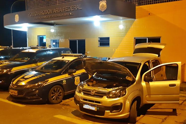 Homem é detido pela PRF com carro clonado em Leopoldina