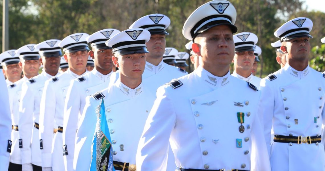 Militares defendem formação; pesquisadores criticam currículo