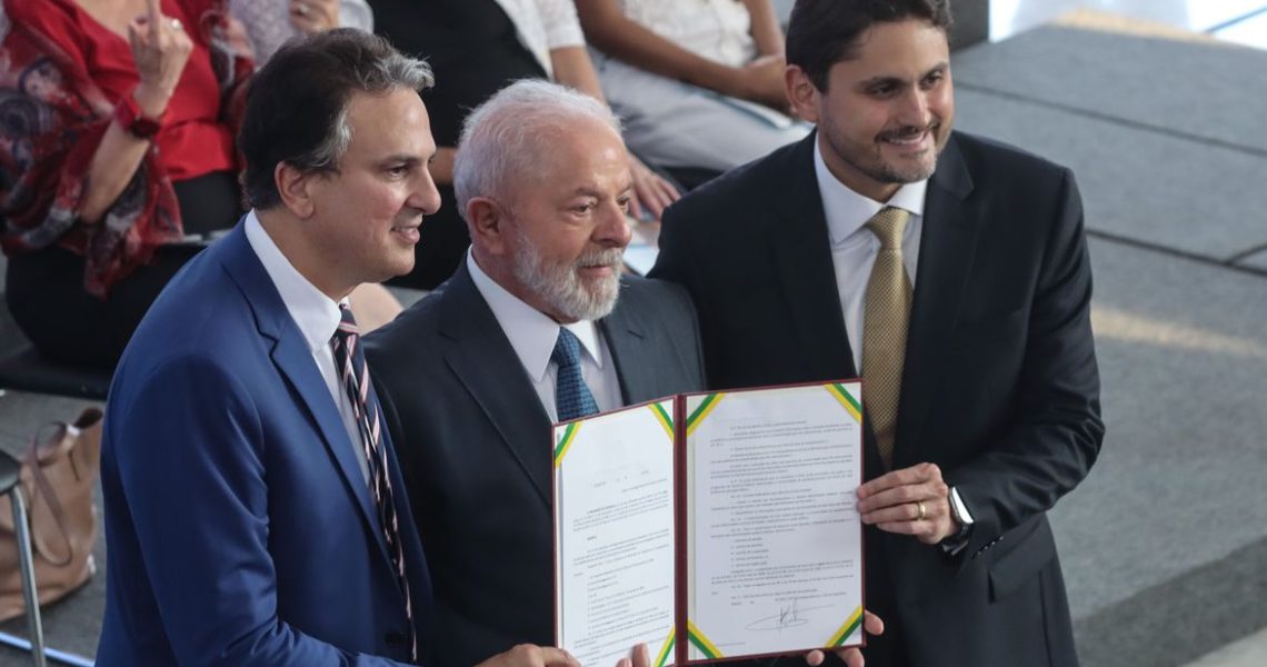 Estudantes do ensino médio terão bolsa para permanecer na escola