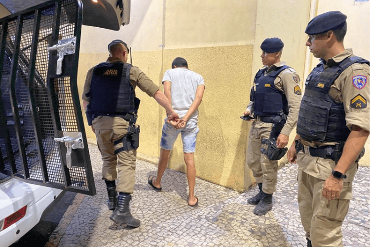 PM cumpre mandado de busca e apreensão e prende homem em Motel na MGC-265
