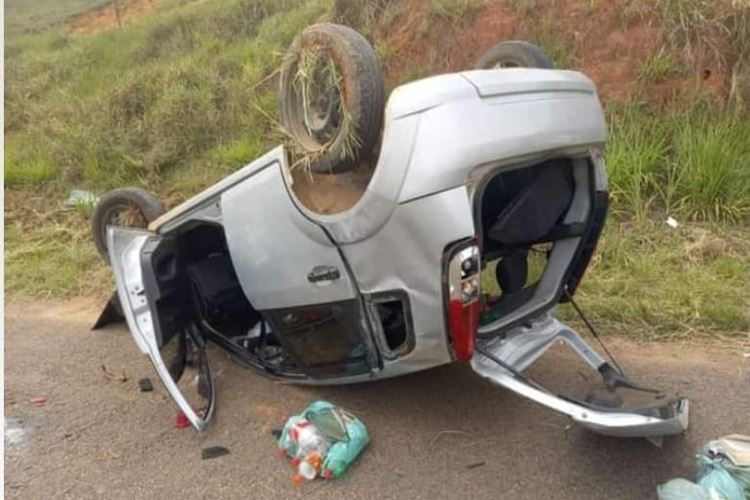 Capotamento na estrada de Barão do Monte Alto deixa duas mulheres feridas