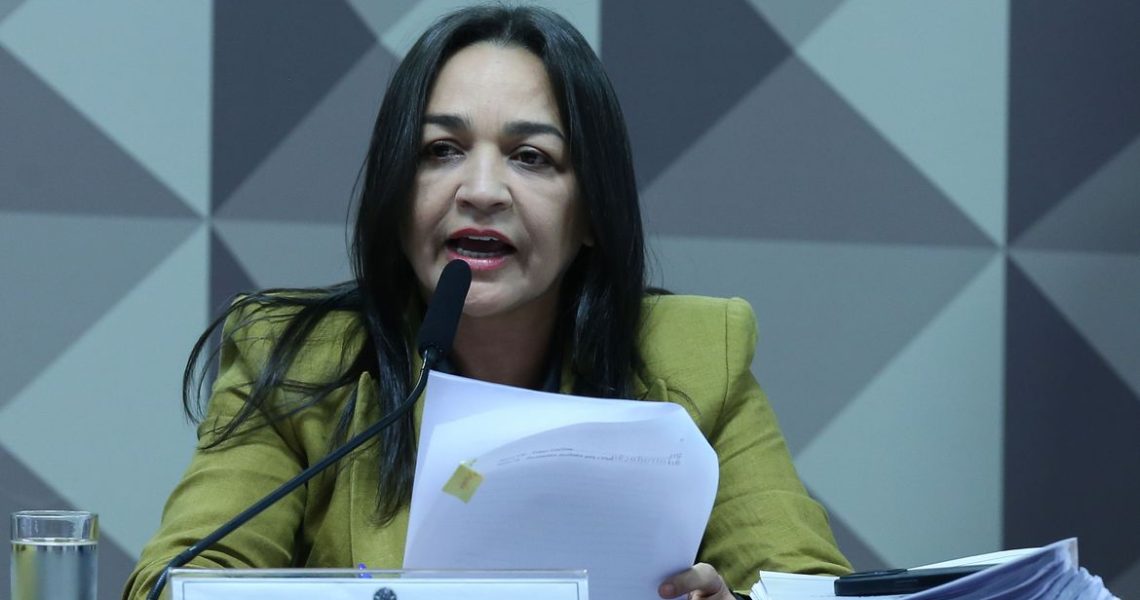 Relatora pede indiciamento de Bolsonaro e mais 60 golpistas