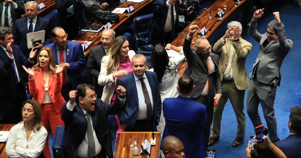 Senado aprova reforma tributária; texto volta à Câmara