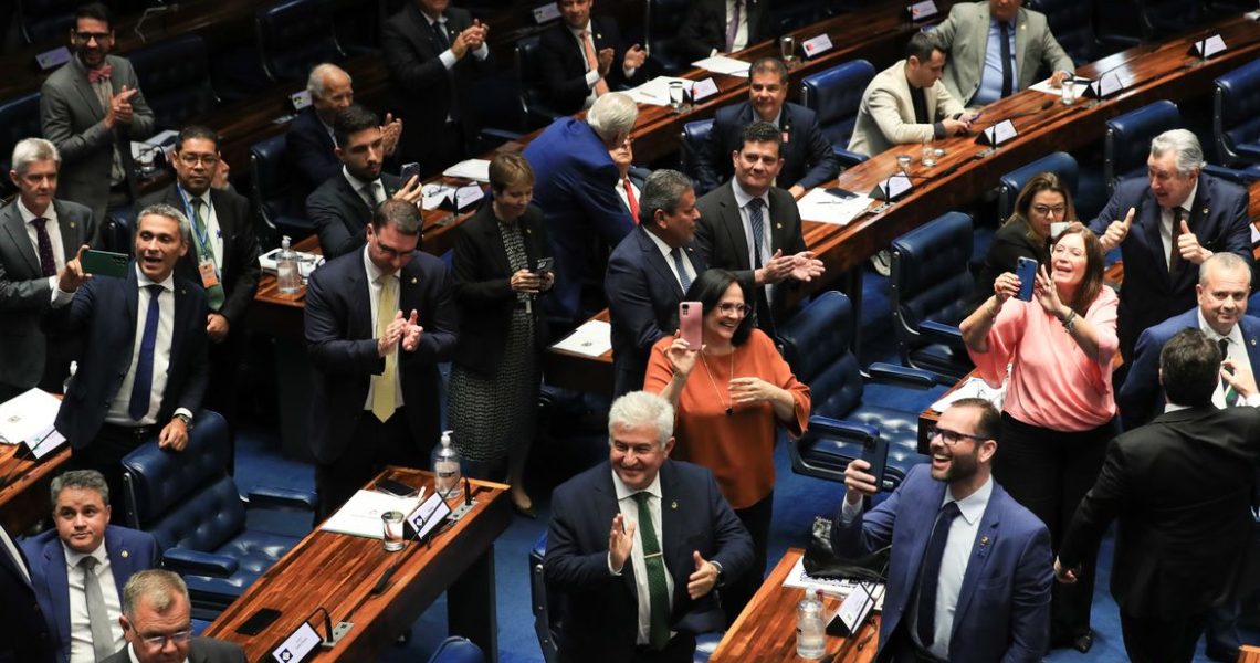 Senado aprova PEC que limita decisões individuais de ministros do STF