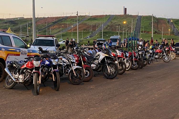 Polícia Militar deflagra operação com apoio da PRF e apreende mais de 30 motocicletas no bairro Santa Laura