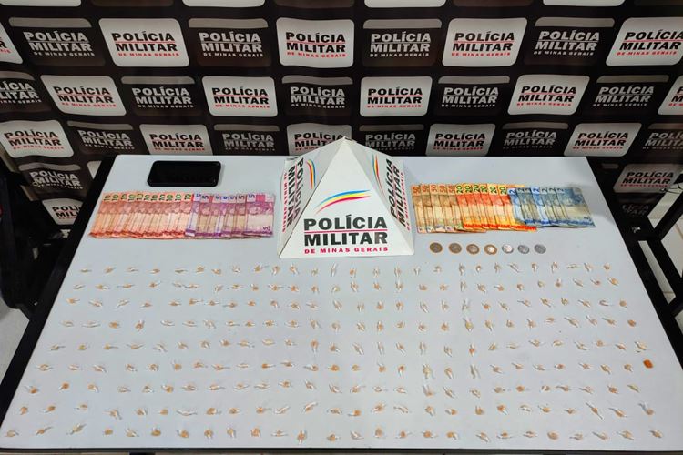 Casal é detido com grande quantidade de drogas na Barra