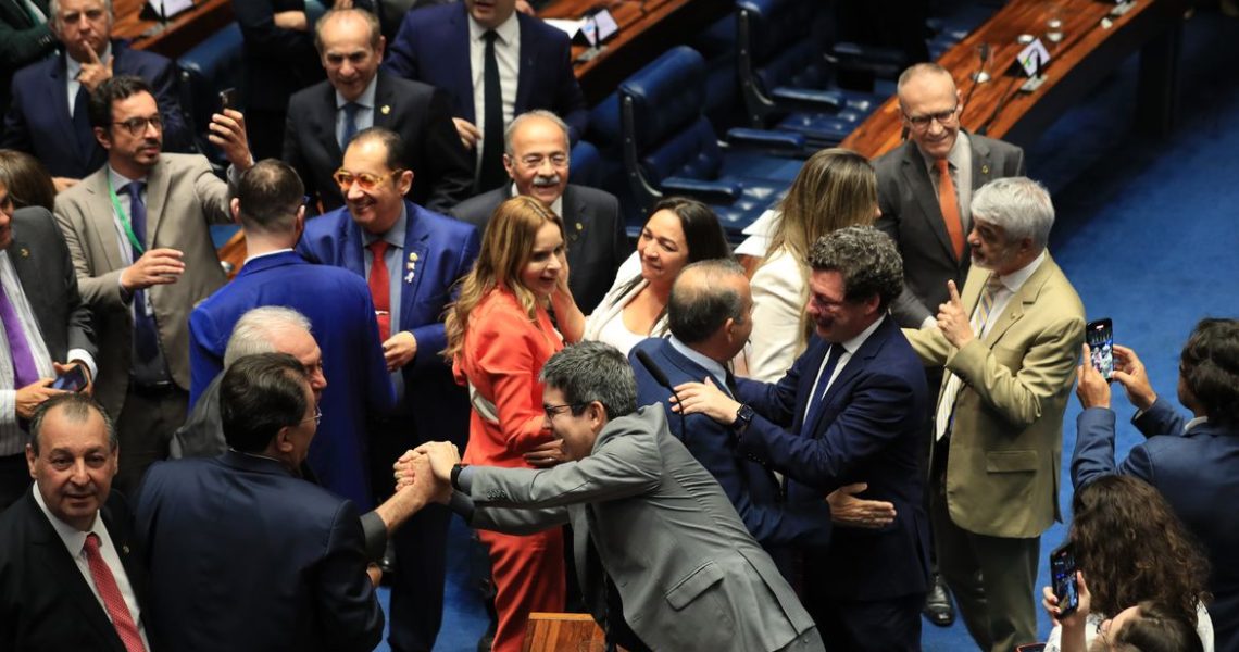 Cesta básica, combustível, serviços: o que muda com reforma tributária