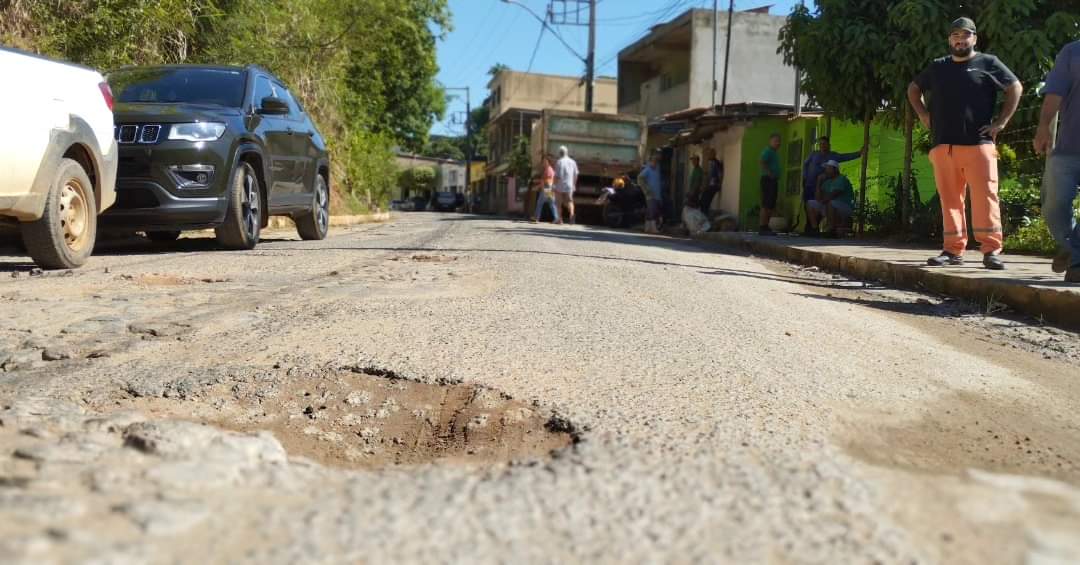 Prefeitura de Miradouro trabalha na manutenção de via pública