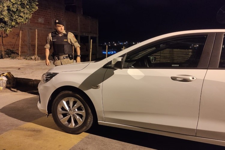PM recupera veículo roubado durante assalto no bairro da Barra