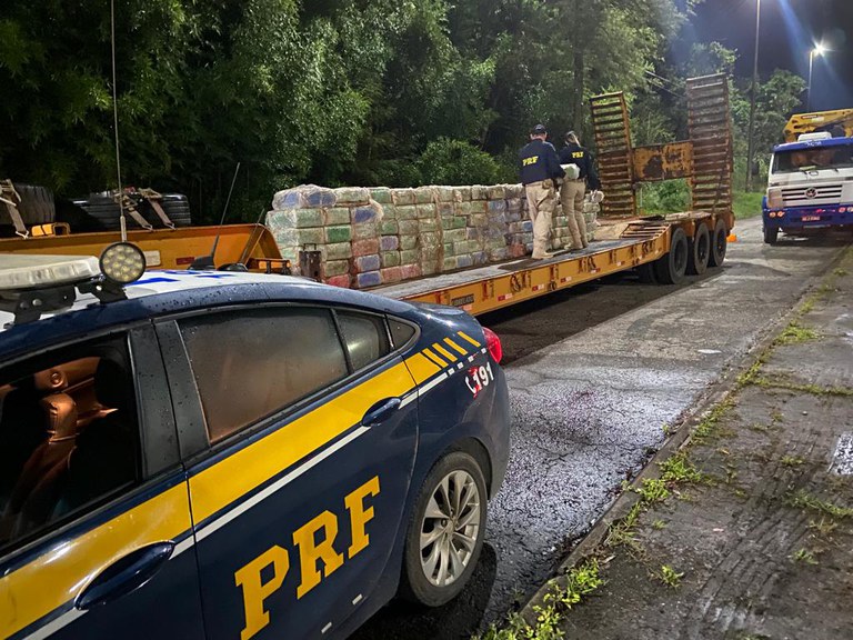 PRF apreende cerca de 1,8 tonelada de maconha em Juiz de Fora (MG)