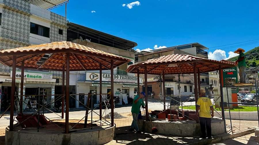 Prefeitura de Miradouro inova e contrói quiosques com mesas de jogos na praça Getúlio Vargas 