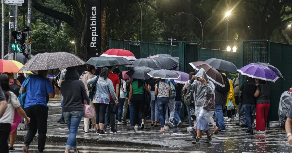 Região Sudeste tem alerta de temporais e deslizamentos até domingo