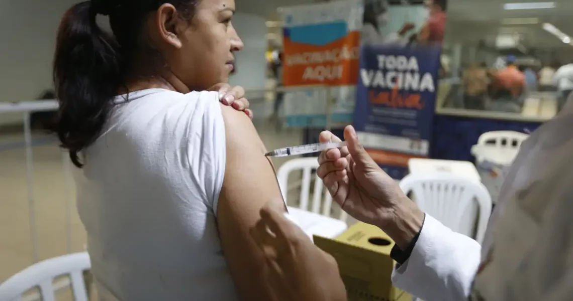 Saúde antecipa vacinação contra gripe; campanha começa em 25 de março