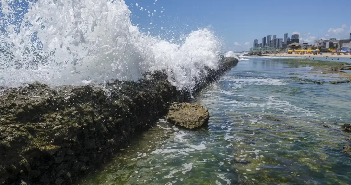 Governo quer barrar projeto que pode privatizar acesso a praias
