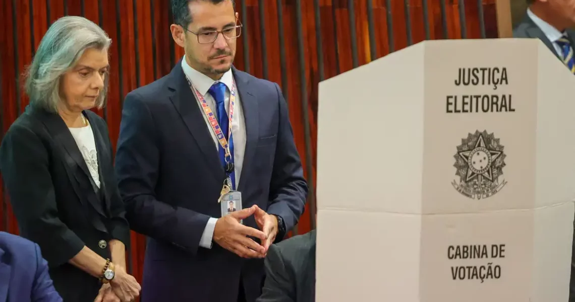 Eleições 2024: TSE lacra sistema que será usado em urnas