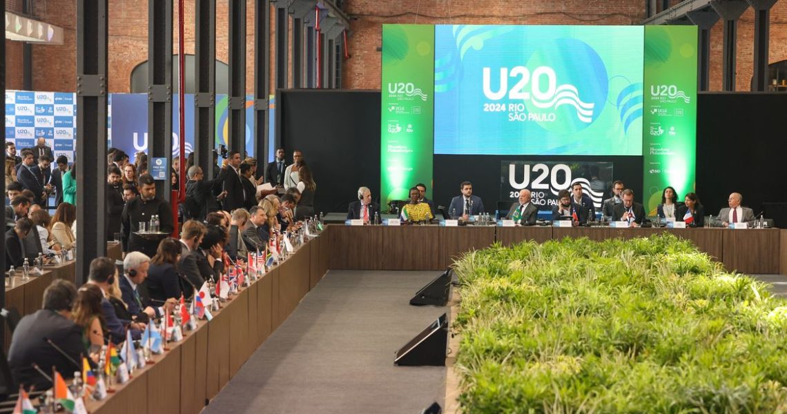 Prefeitos de cidades do G20 entregam documento com 36 pedidos a Lula