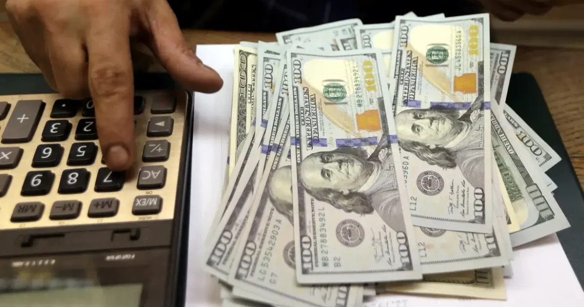 Dólar sobe para R$ 6,09 e bate recorde nominal de cotação
