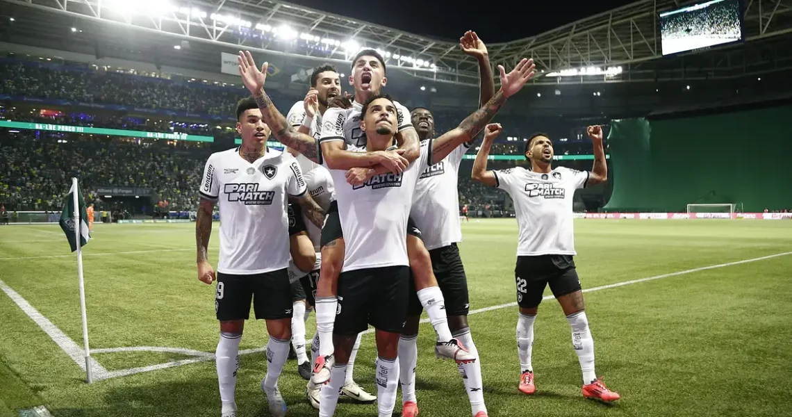 Libertadores: festa botafoguense toma conta da Praia de Botafogo