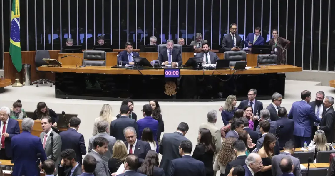 Câmara rejeita mudanças do Senado e aprova reforma tributária