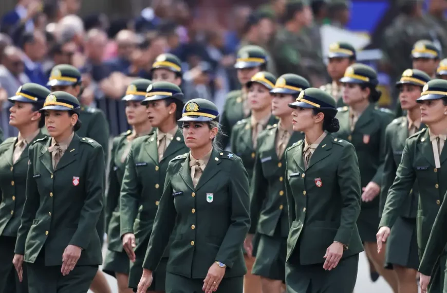 Sete mil mulheres se alistam no serviço militar em 2 dias