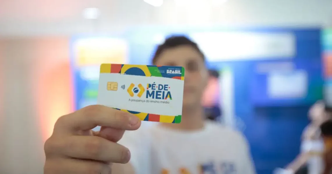 Pé-de-Meia será pago ainda neste mês, diz ministro da Educação