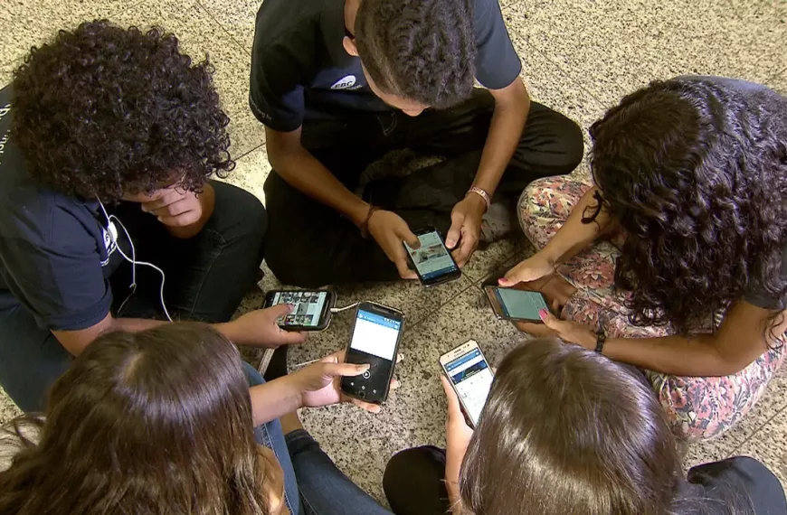 Volta às aulas sem celular: saiba como vai funcionar a nova lei