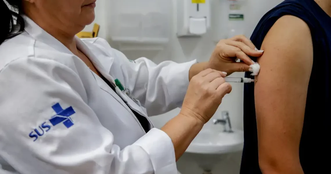 Rio amplia para 18 anos faixa etária para vacinação da dengue