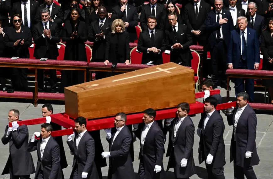 Corpo de papa Francisco é sepultado na Basílica de Santa Maria Maior