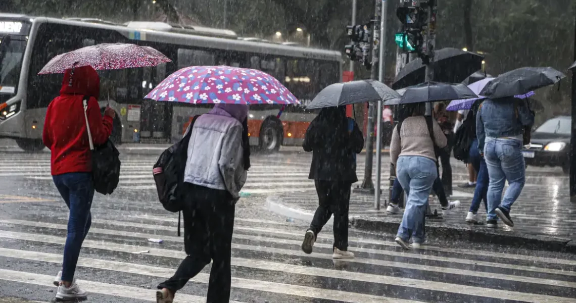 Feriadão deve ter chuva e queda de temperatura no centro-sul do país