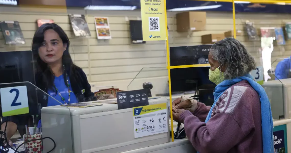 Correios fazem primeiros atendimentos a vítimas da fraude no INSS