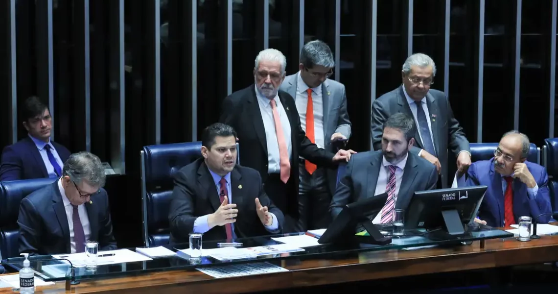 Senado aprova PEC que inclui guarda municipal na segurança pública