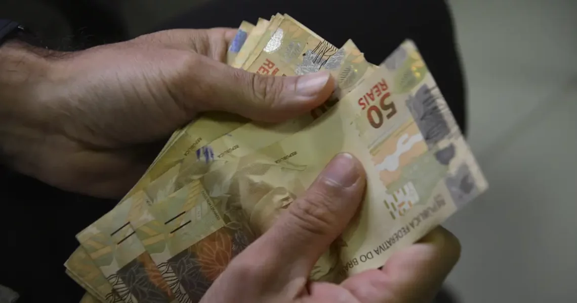 Proposta do Orçamento de 2026 prevê salário mínimo de R$ 1.631