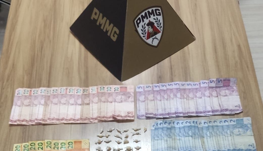 Polícia Militar apreende drogas na rua Simeao Feres, em Muriaé