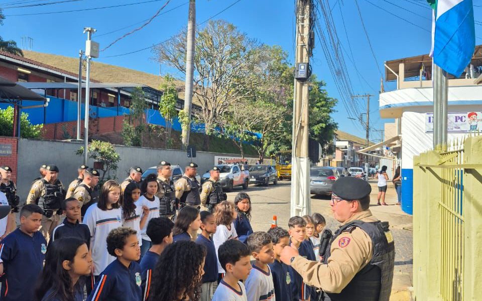 PMMG de portas abertas: Pelotão de Fervedouro recebe a comunidade em Momento Cívico